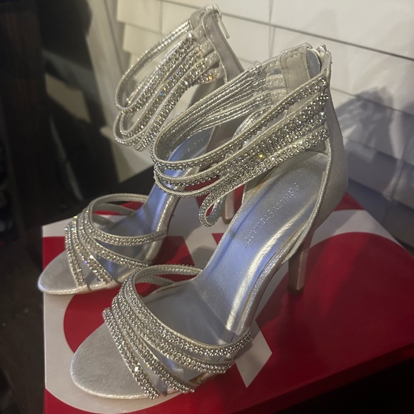 Ashley Stewart silver diamond studded heels size 8 wide. - Picture 3 of 4